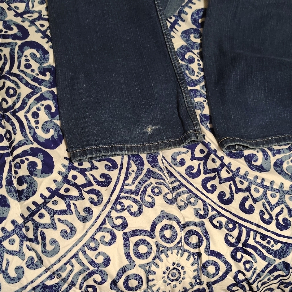 Women's Blue Jeans - Picture 3 of 3